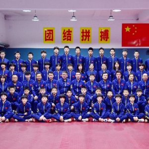 超峰体育与江苏乒乓球队举行第十五运周期赞助  签约仪式