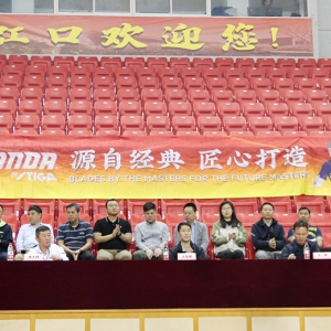 王励勤助阵斯帝卡杯上海站，公开组冠军被“业余天团”收入囊中！
